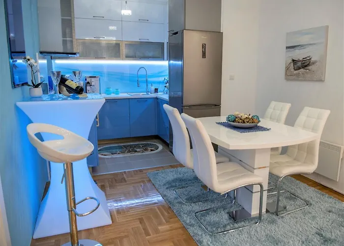 Queen 1 * 特雷比涅