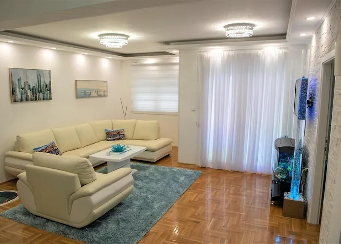 公寓 Queen 1 特雷比涅